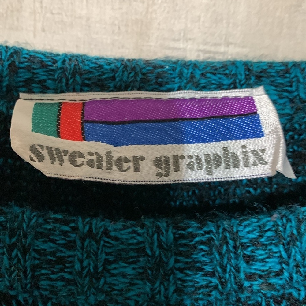 Sweater Graphic women’s sweater size large - Picture 2 of 4